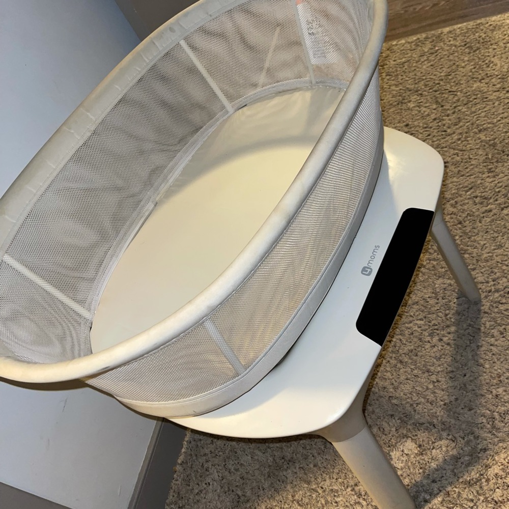 4 moms mamaroo sleep bassinet